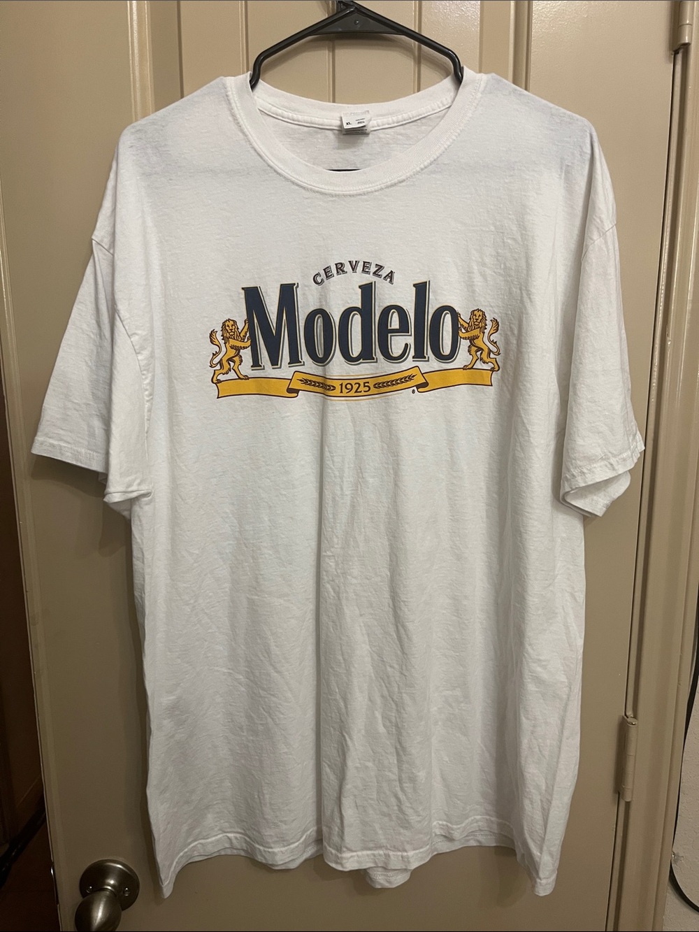 Modelo Cerveza Beer 1925 XL White Shirt